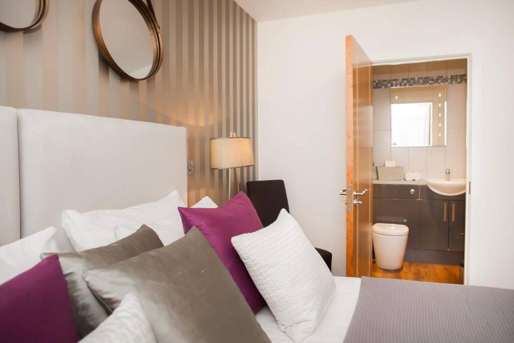 Stylish And Central Two Bedroom & Two Bathroom Apartment With Free Parking Extérieur photo
