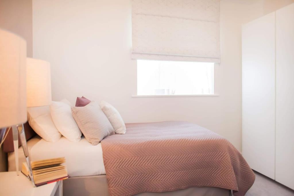 Stylish And Central Two Bedroom & Two Bathroom Apartment With Free Parking Extérieur photo