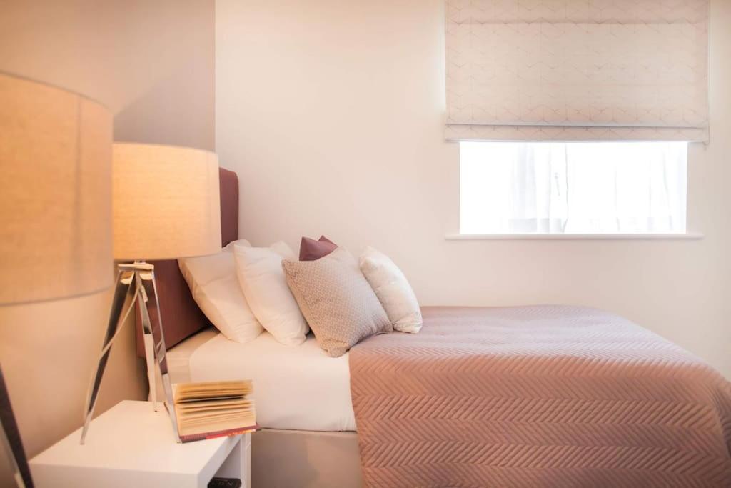 Stylish And Central Two Bedroom & Two Bathroom Apartment With Free Parking Extérieur photo