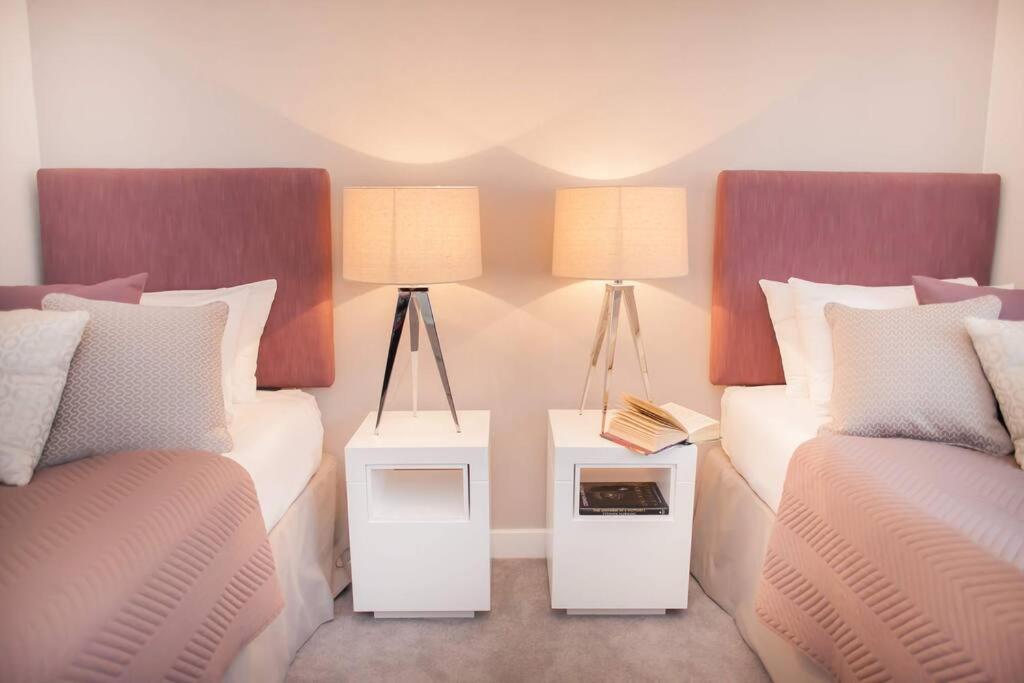 Stylish And Central Two Bedroom & Two Bathroom Apartment With Free Parking Extérieur photo
